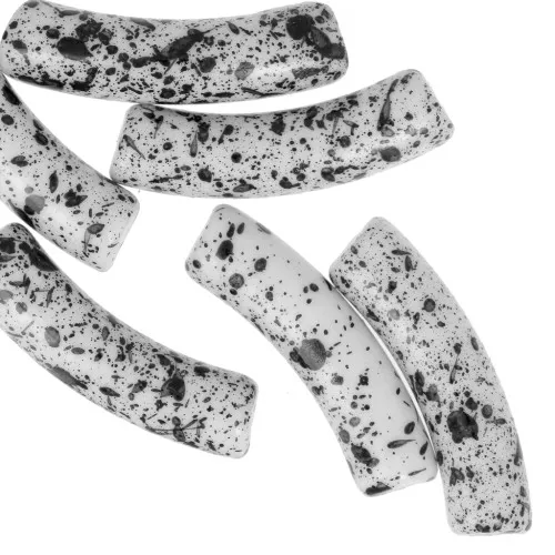 Perline tubolari curve 32x8 mm in acrilico opaco - Bianco screziato di nero x6