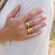 Anello a cupola con ossidi di zirconio 10 mm - acciaio inox T57 304L dorato x1