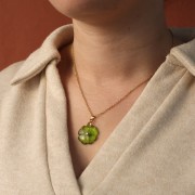Pendente a forma di trifoglio da 21 mm con incastonatura in Dorato con oro fino - Cristallo Hydro Peridot