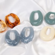 Pendente a goccia cavo in resina trasparente 33x27 mm - Ribes nero x1