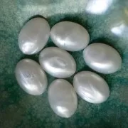 Cabochon ovale 18x13 mm in resina opaca - Bianco perlato x1