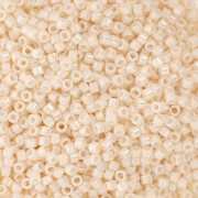 Toho Aiko 11/0 1,6 mm TA01123 -Opaque Light Beige Luster x4g