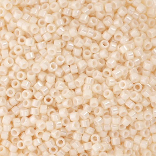 Toho Aiko 11/0 1,6 mm TA01123 -Opaque Light Beige Luster x4g