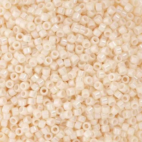 Toho Aiko 11/0 1,6 mm TA01123 -Opaque Light Beige Luster x4g
