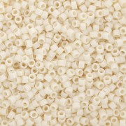 Toho Aiko 11/0 1,6 mm TA0151 - Opaque Light Beige x4g|raw }}