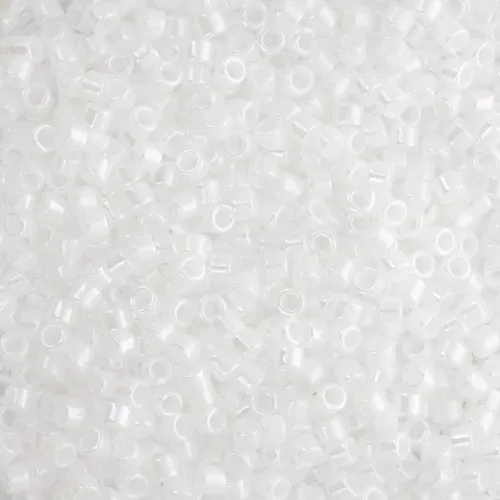 Toho Treasures 1,8 mm TO1T121 - Opaque White Luster x8g