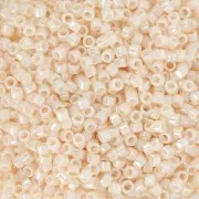 Toho Treasures 1,8 mm TO1T123 -Opaque Light Beige Luster x8g