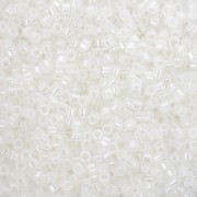 Toho Treasures 1,8 mm TO1T141 -Snowflake Ceylon x8g|raw }}