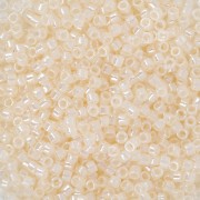 Toho Treasures 1,8 mm TO1T147 - Light Ivory Ceylon x8g|raw }}
