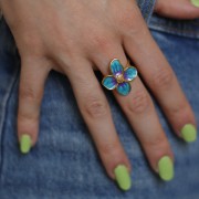 Anello a fiore 23x21 mm con resina epossidica - Acciaio inossidabile 304L Dorato - Perla blu x1