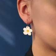 Ciondolo fiore di viola del pensiero 18x20 mm in resina epossidica - acciaio inossidabile 304L Dorato - Crema x1