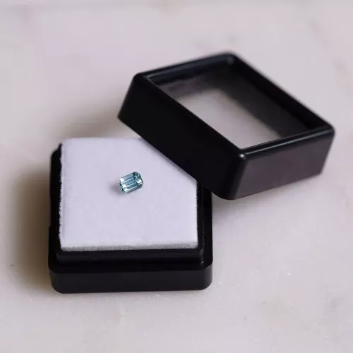 Zaffiro rettangolare bicolore 4,1x3,1 mm - 0,35 carati