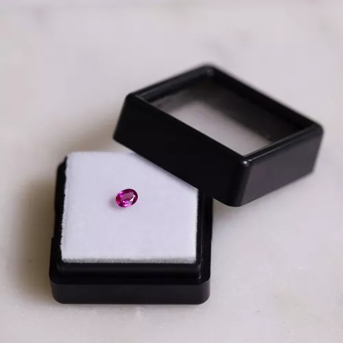 Rubino ovale 4x3 mm - 0,30 carati
