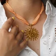 Pendente sole martellato 46 mm - Dorato con oro fino x1