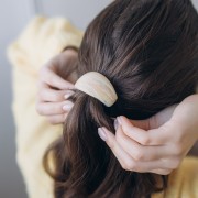 Accessorio per capelli - per scrunchie elasticizzato - 52x28 mm in resina - Ambra marmorizzata