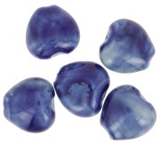 Perline a cuore in ceramica 15x15 mm - Blu scuro marmorizzato x5
