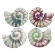 Perla conchiglia in ceramica 20x16 mm - Verde salvia - Marmorizzato viola x1