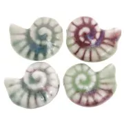 Perla conchiglia in ceramica 20x16 mm - Verde salvia - Marmorizzato viola x1