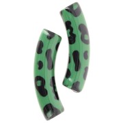 Perline tubolari curve 32x8 mm in acrilico opaco - Stampa leopardo - Verde - Nero x4