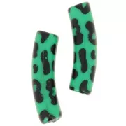 Perline tubolari curve 19x5 mm in acrilico opaco - Stampa leopardo - Verde - Nero x4