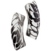 Perline tubolari curve 35x11 mm in acrilico opaco - Motivo serpente - Bianco - Nero x4