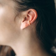 Orecchino 13 mm con palline a effetto ritorto - Placcatura argento fine x1