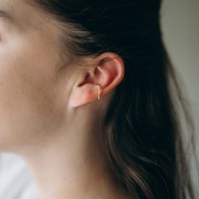 Orecchino sottile da 13 mm con palline - Placcatura in argento x1