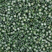 Toho Aiko 11/0 1,6 mm TA011049 -Green Lined Peridot x4g