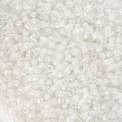 Toho Aiko 11/0 1,6 mm TA011030 - White Lined Crystal x4g