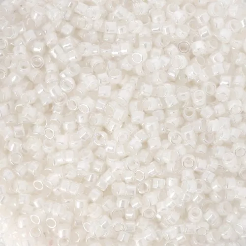 Toho Aiko 11/0 1,6 mm TA011030 - White Lined Crystal x4g