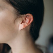 Orecchino sottile con palline effetto diamante da 13 mm - Dorato con oro fino x1