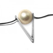 Separatore lettera V 2 fori mm. 28x20 Placcatura argento antico x1