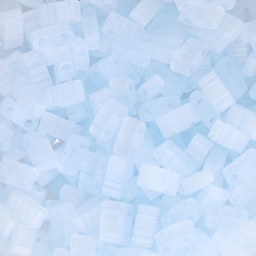 Perline Miyuki Mezza Tila 5x2,3x1,9 mm HTL-2561 - Seta azzurro pallido x10g