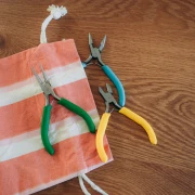 Kit di fermagli per gioielli con astuccio Perla & Co in omaggio