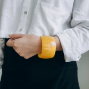 Bracciale in resina opaca di 68 mm di spessore - Miele marmorizzato - Bianco x1