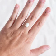 Opale ovale etiope 9,7x7,8 mm - 1,40 carati