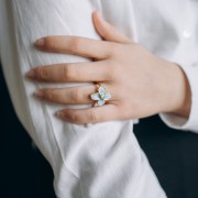 Anello a fiore 23x21 mm con resina epossidica - Acciaio inossidabile 304L Dorato - Perla azzurra