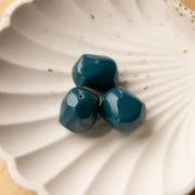 Perla irregolare in resina opaca barocca 19x15 mm - Blu pavone x1