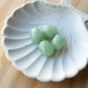 Perla barocca irregolare in resina traslucida 19x15 mm - Lichene marmorizzato x1