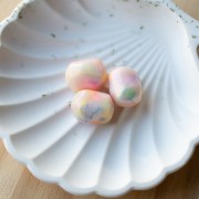 Perla barocca irregolare in resina opaca 19x15 mm - Perla marmorizzata multicolore x1