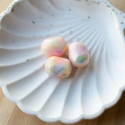 Perla barocca irregolare in resina opaca 19x15 mm - Perla marmorizzata multicolore x1