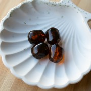 Perla barocca irregolare in resina traslucida 19x15 mm - Ambra marmorizzata x1