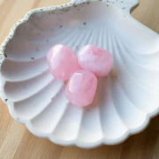 Perla barocca irregolare in resina traslucida 22x17 mm - Rosa chiaro marmorizzato x1