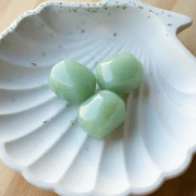 Perla barocca irregolare in resina traslucida 22x17 mm - Lichene marmorizzato x1