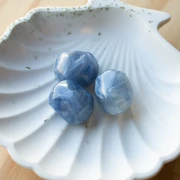 Perla barocca irregolare in resina traslucida 22x17 mm - Blu grigio marmorizzato x1