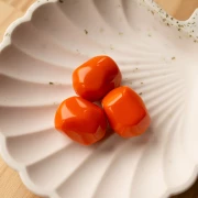 Perla barocca irregolare in resina opaca 22x17 mm - Arancione x1