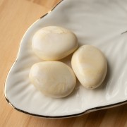 Perla piatta irregolare in resina opaca 25x20 mm - Crema marmorizzata x1