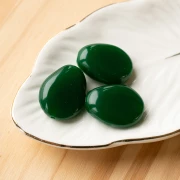 Perla piatta irregolare 25x20 mm in resina opaca - Verde smeraldo x1