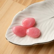 Perla piatta irregolare in resina traslucida 22x17 mm - Rosa scuro marmorizzato x1