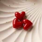 Perla a cuore in resina trasparente 15,5x18 mm - foro orizzontale - rosso scuro x1